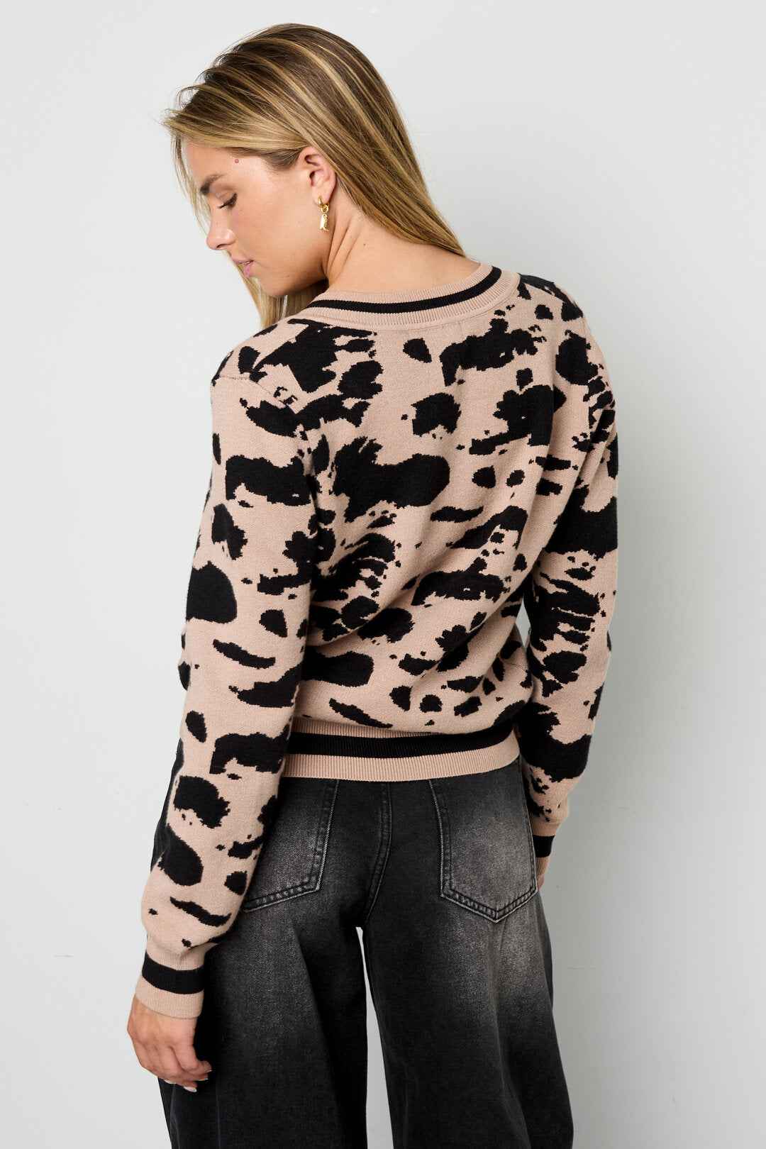 Gimme Khaki & Off-White Knit Sweaters for Fall/Winter