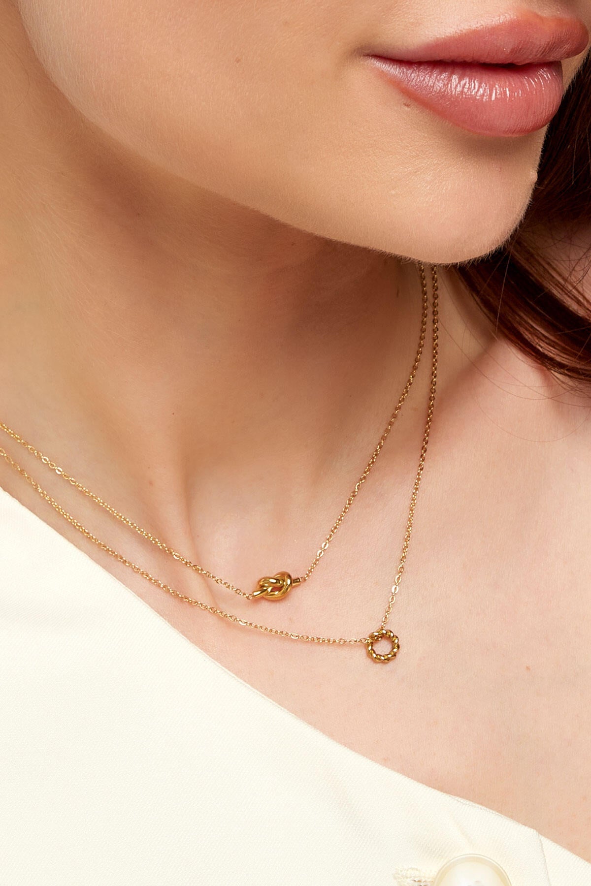 simpele ketting met geknoopte bedel