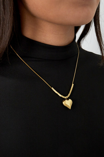 Elegant Heart Pendant Necklace - Simple & Stylish