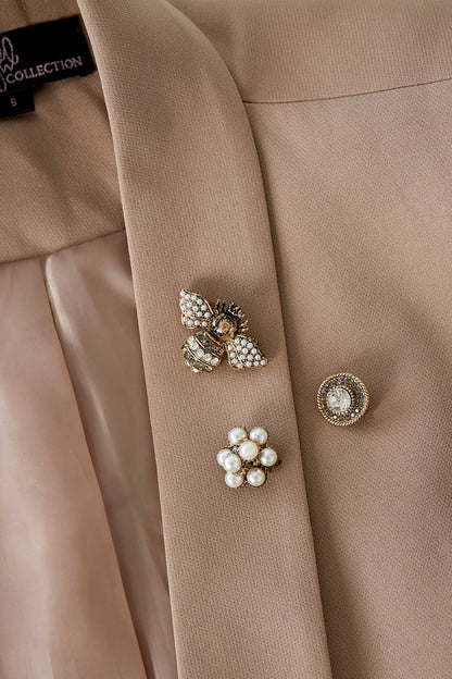 Elegant Multicolour Brooch in White Gold Alloy