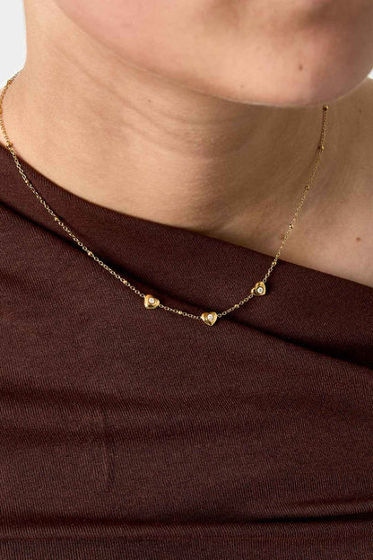 Ketting met bolletjes en hartjes met steen