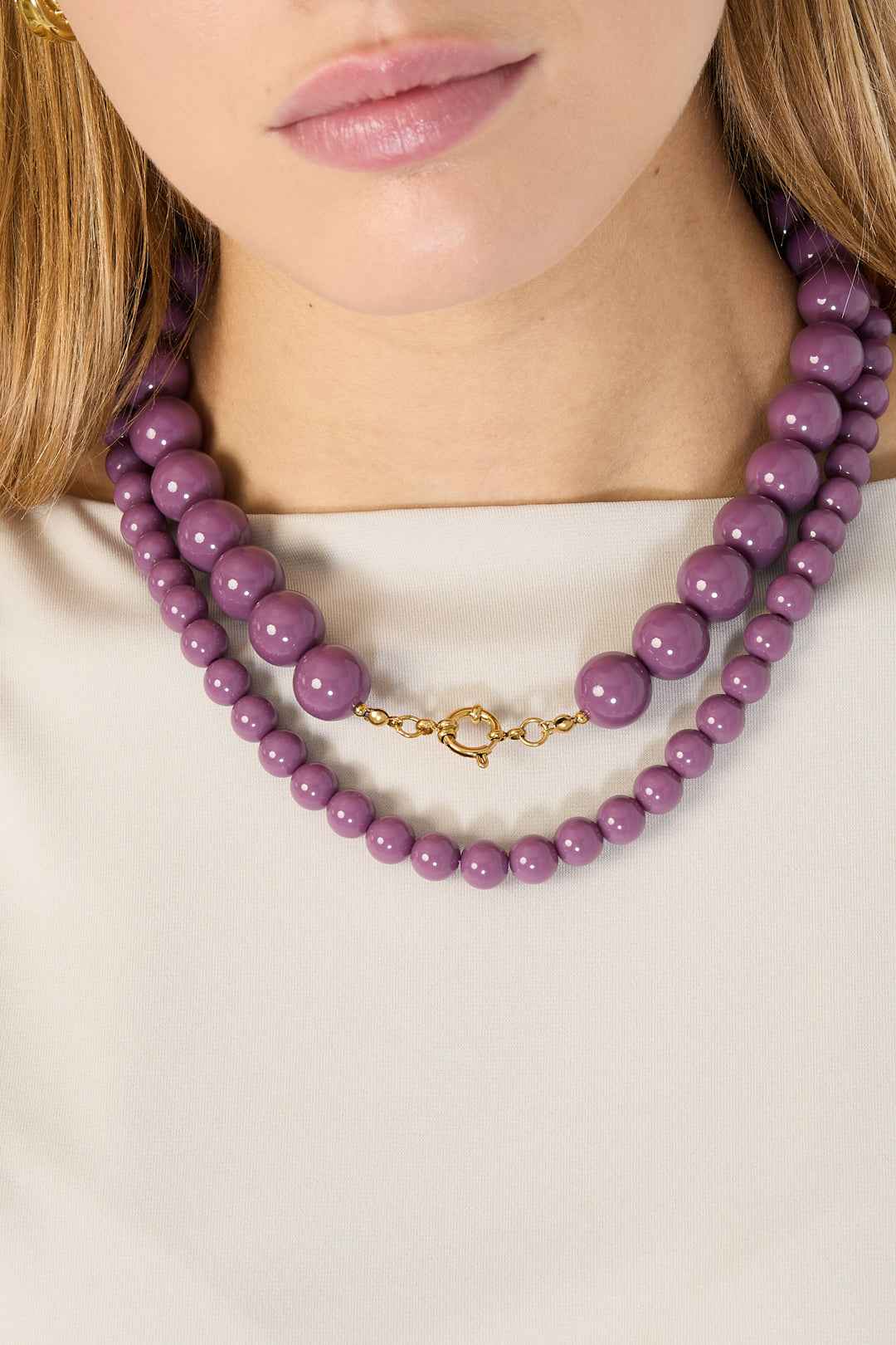 Necklace with medium beads-10mm