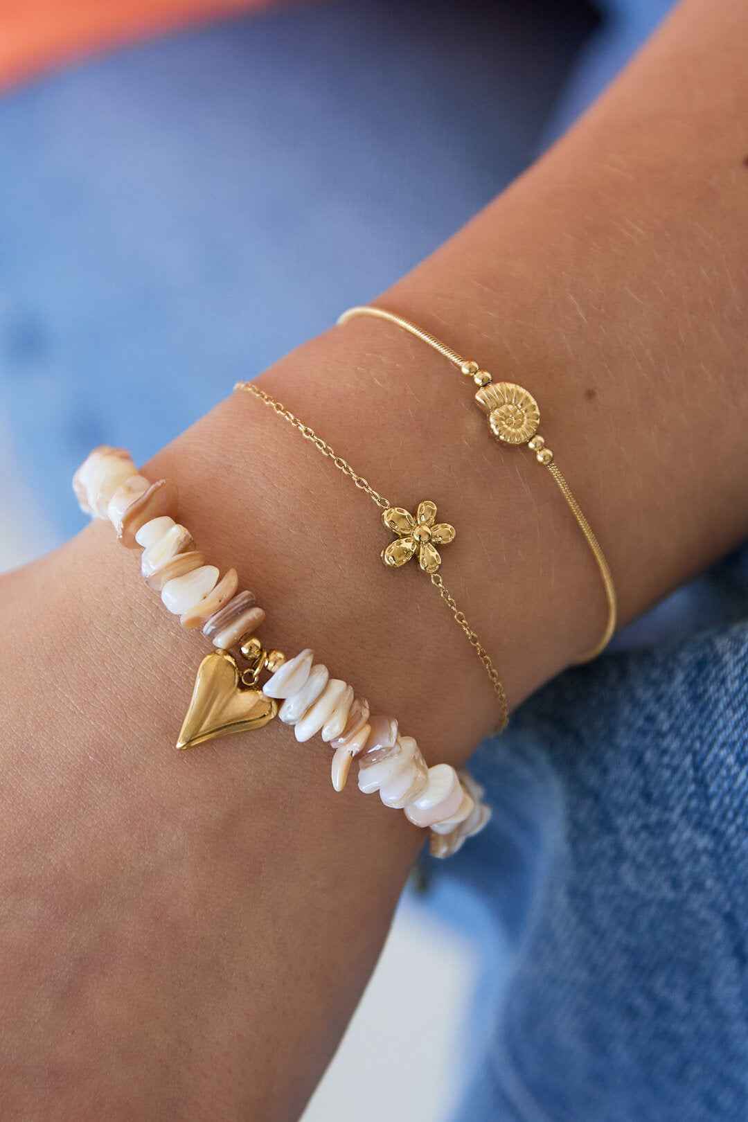 Armband met minimalistisch bloemetje