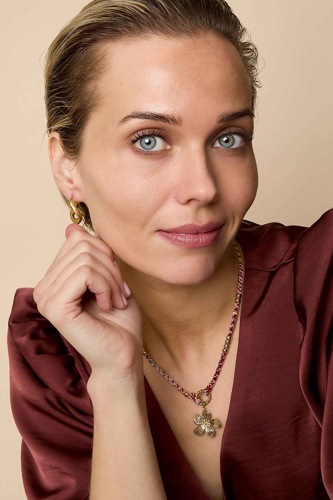 Elegant Lumé Flower Pendant Necklace for Everyday Style
