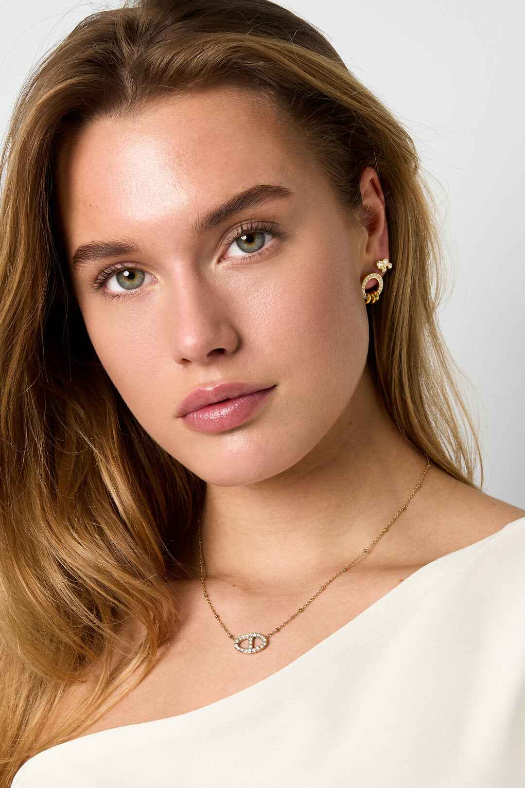 Ketting met belegde ovale hanger