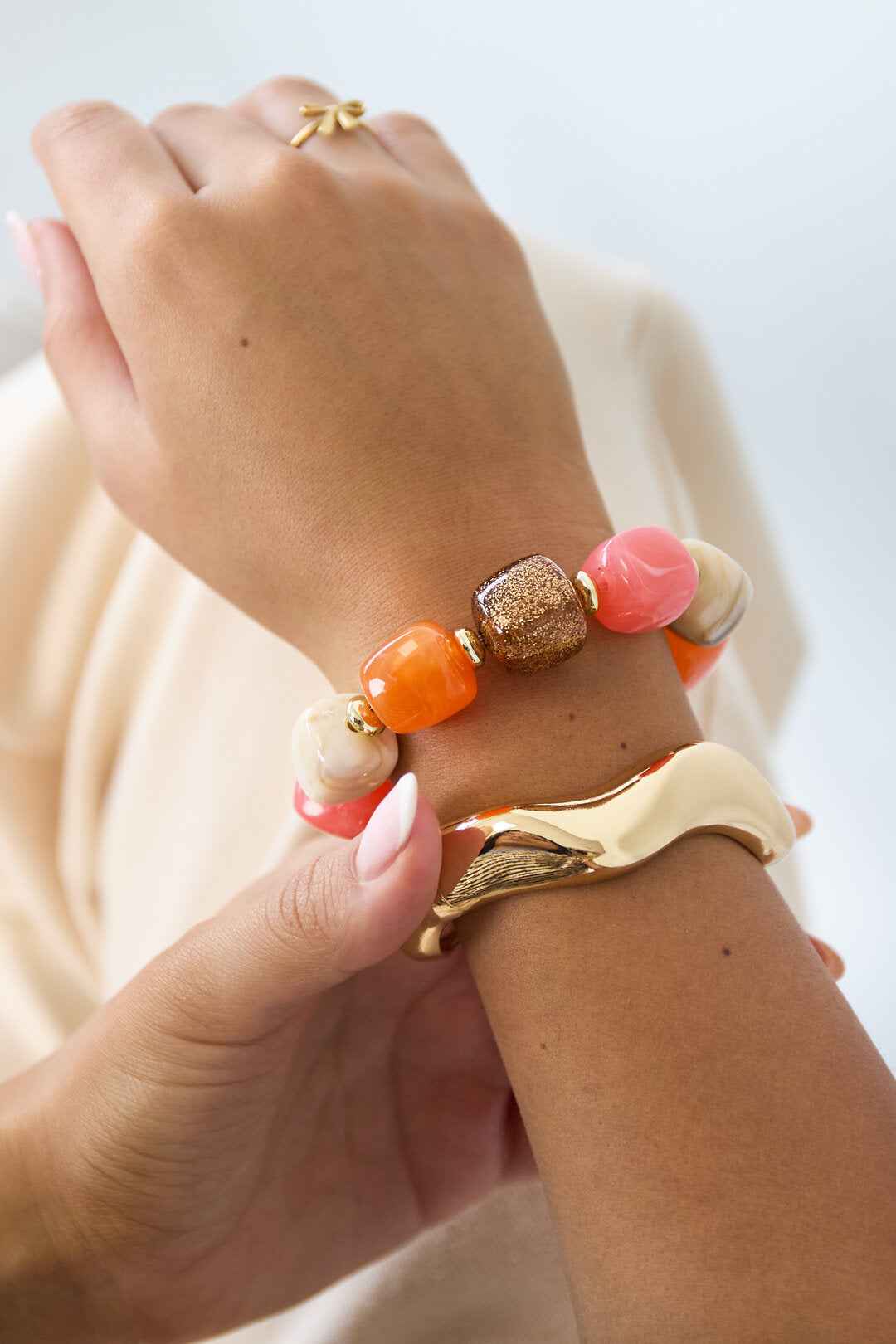 Kralenarmband met statement glitterkraal