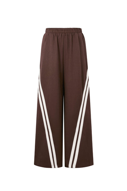 Gimme Straight Pants: Comfortable, Stylish, and Sporty