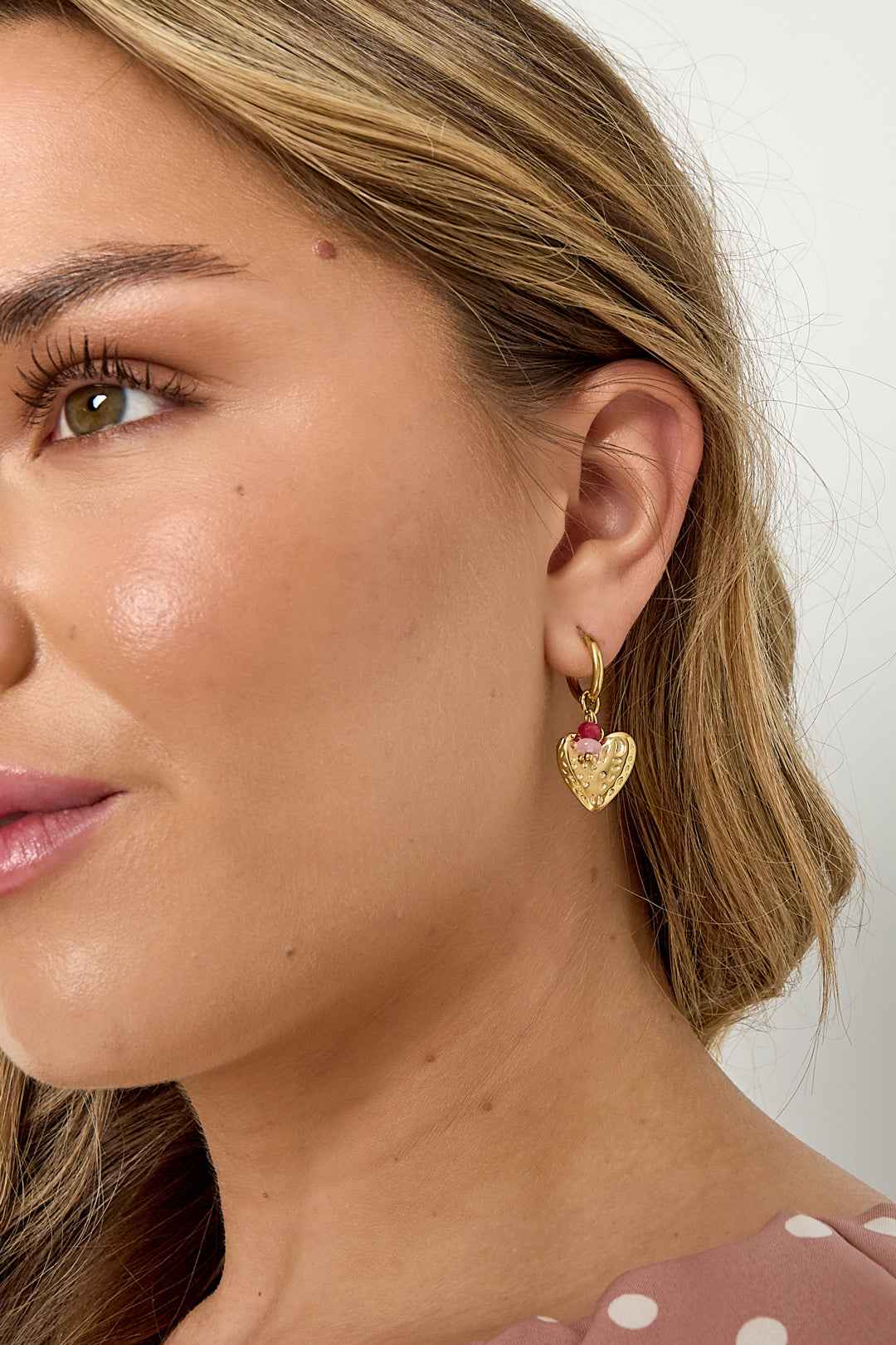 Earrings with heart and beads