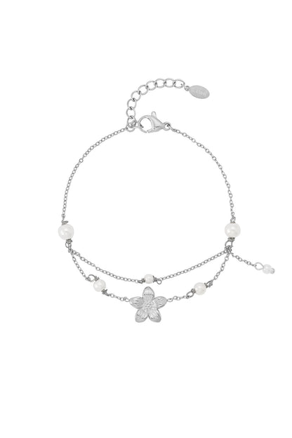 Elegant Flower Charm Bracelet for Everyday Glam