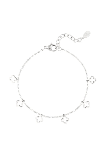 Stylish Clover Charm Bracelet for Everyday Elegance