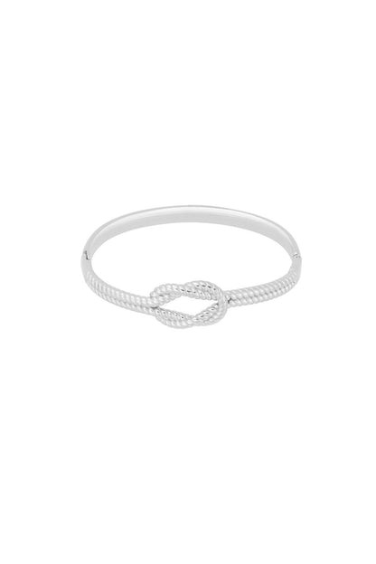 Stylish Twist Bangle for Everyday Elegance