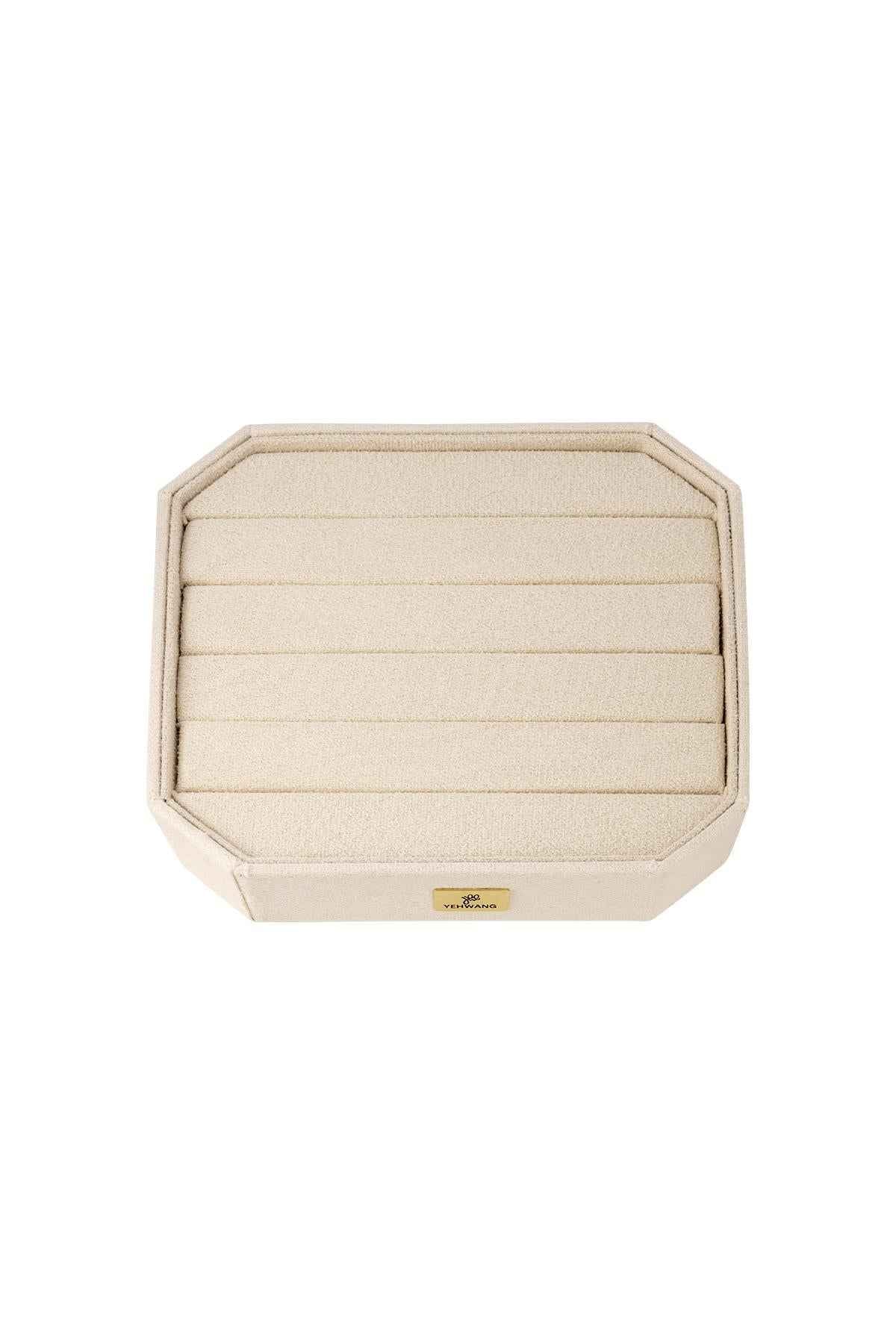 Elegant Flannel Ring Displays in Multiple Colors