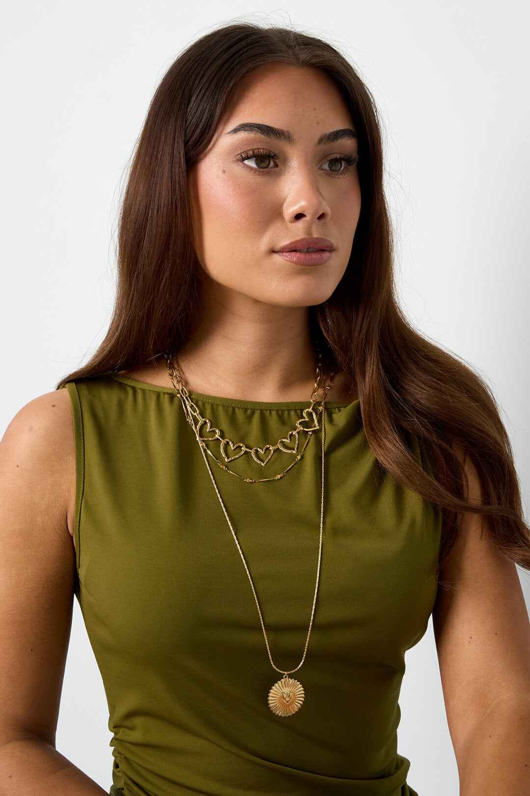 Ketting met platte details en grote hanger