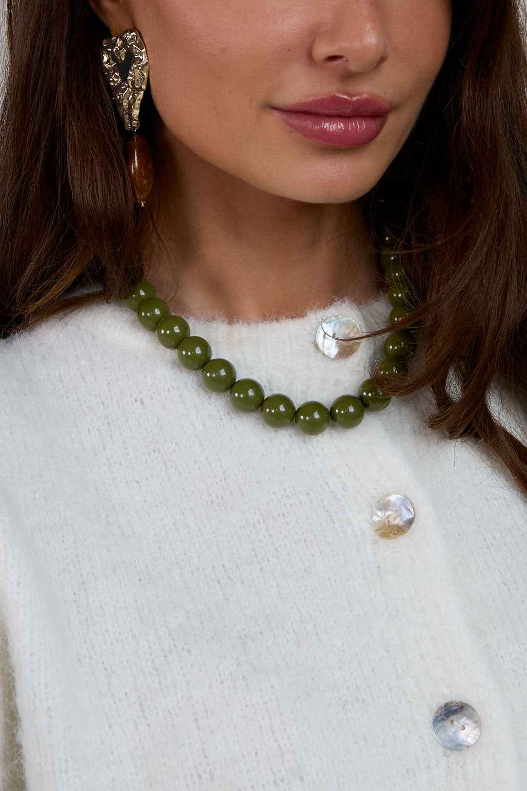 Necklace with large beads and front closure-15mm