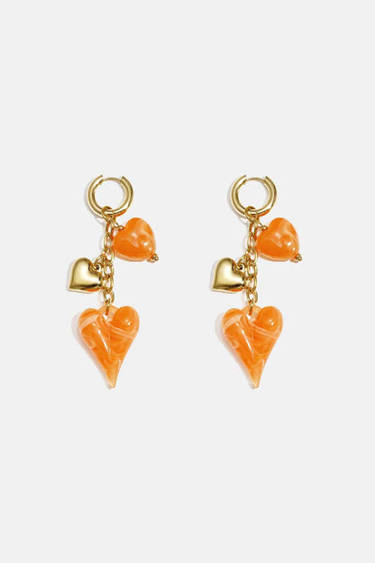 Oorbellen met hangende harten aan ketting
