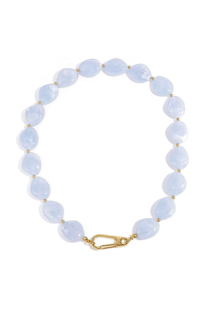 Bead necklace with front closure design