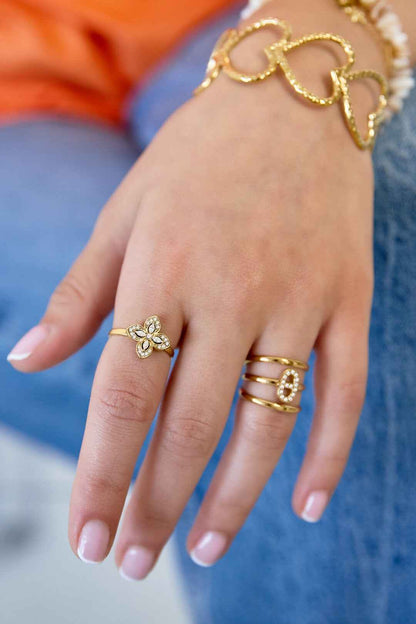 Statement ring met belegde klaver