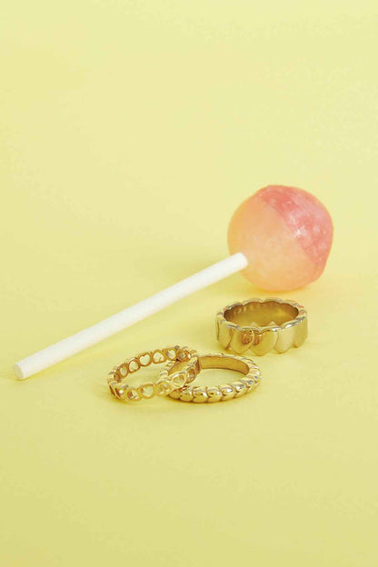 Ring met rij lege hartjes