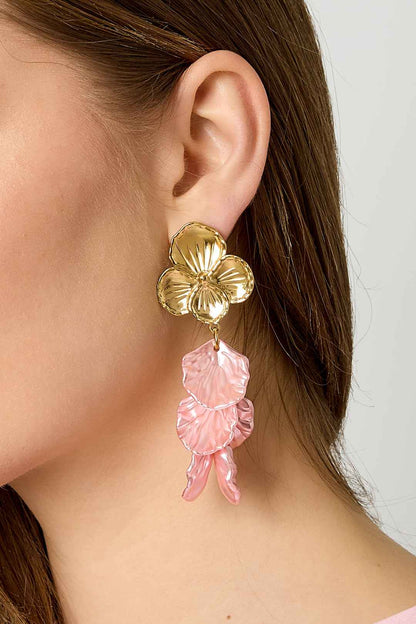 Flower earrings with mother of pearl