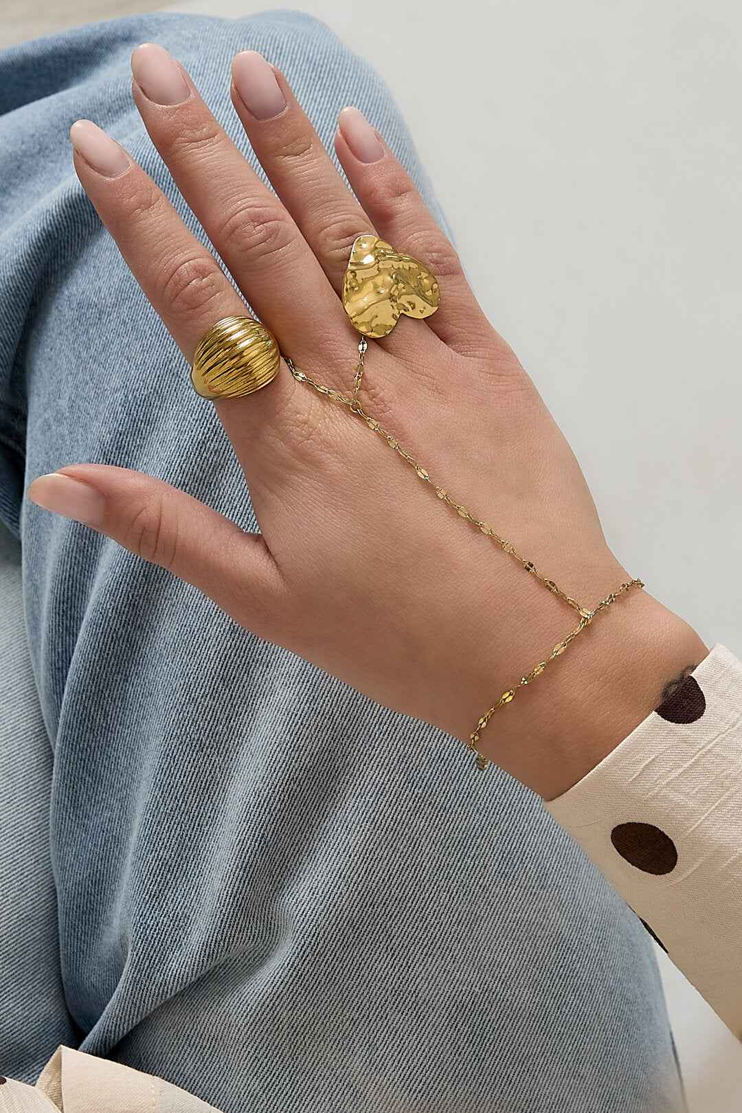 Handchain met chunky ketting