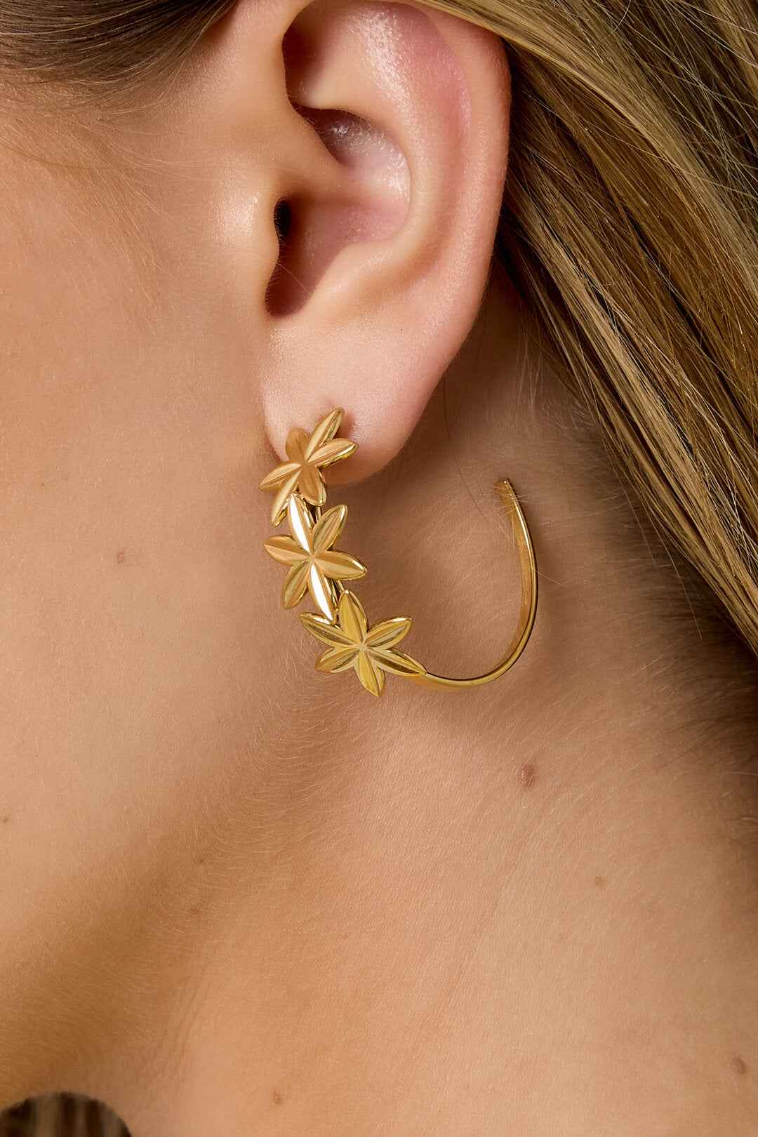 Elegant Flower Hoop Earrings for Spring/Summer