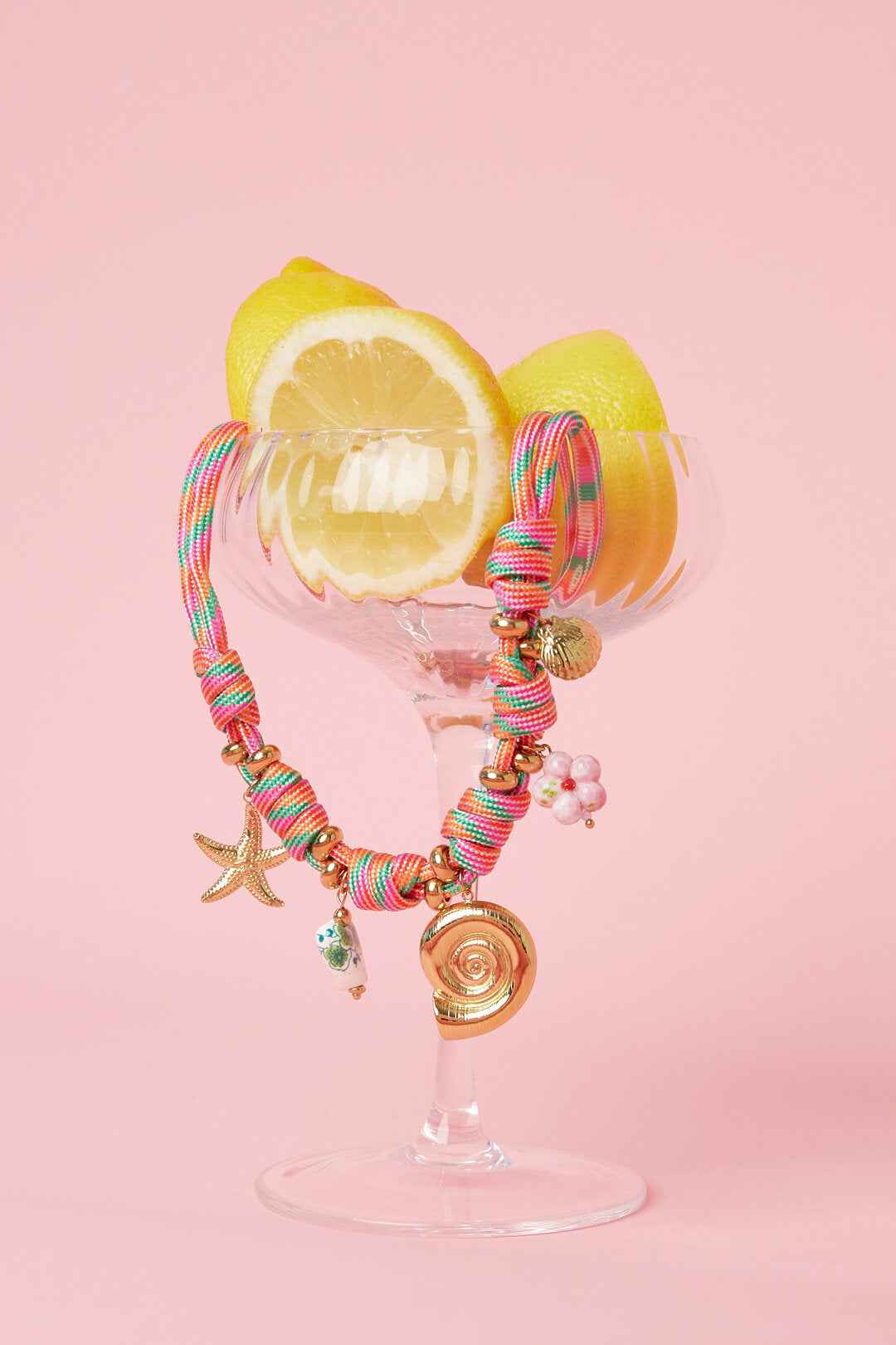 Touw ketting met knopen en schelp charms
