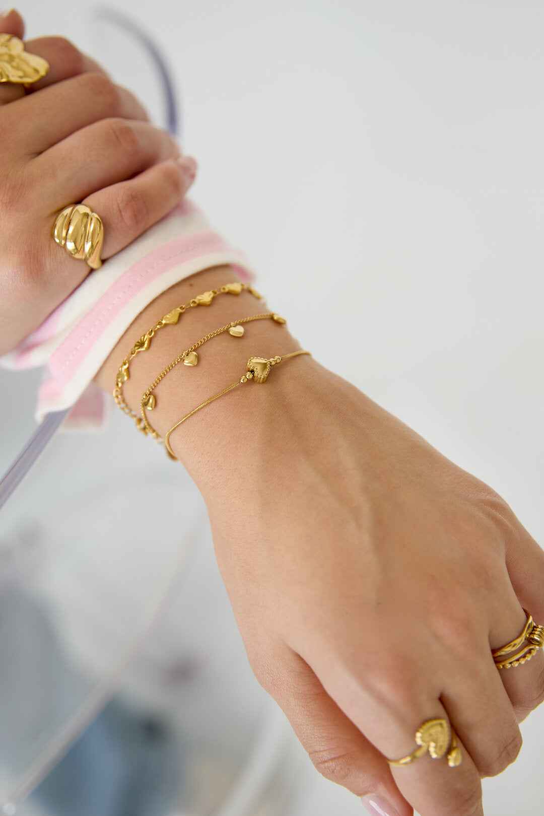 Minimalistische armband met versierd hartje