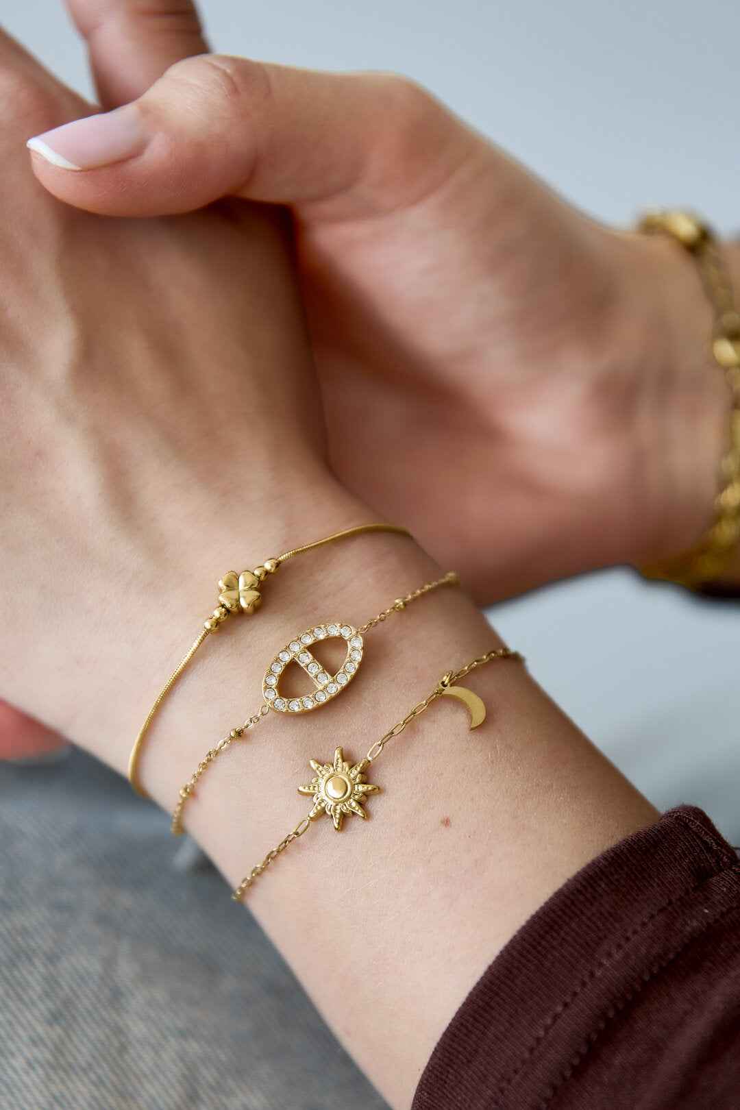Armband met minimalistische klaver en kraaltjes