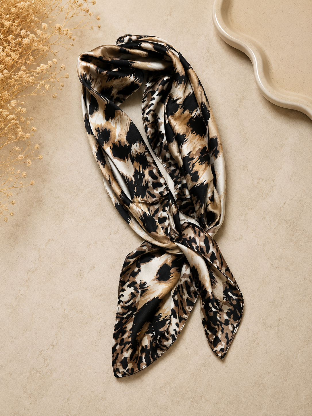 Beige bruine vierkante sjaal met leopard print