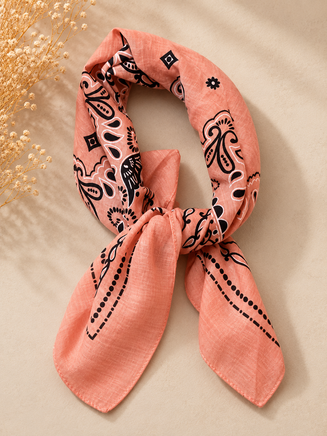 Koraal vierkante sjaal met paisley print