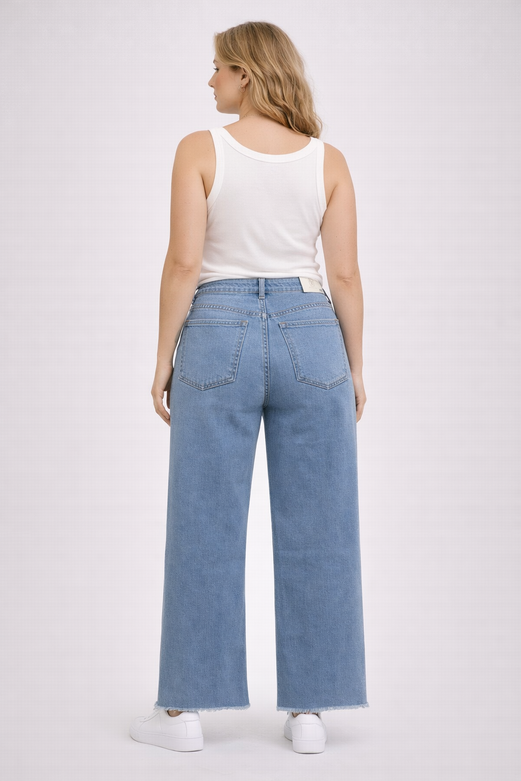 Poly Rose wide leg jeans gedragen door Angela
