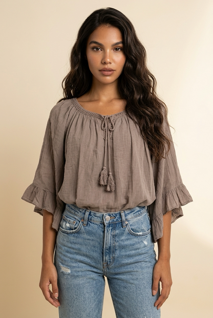 Taupe blouse met volantmouwen