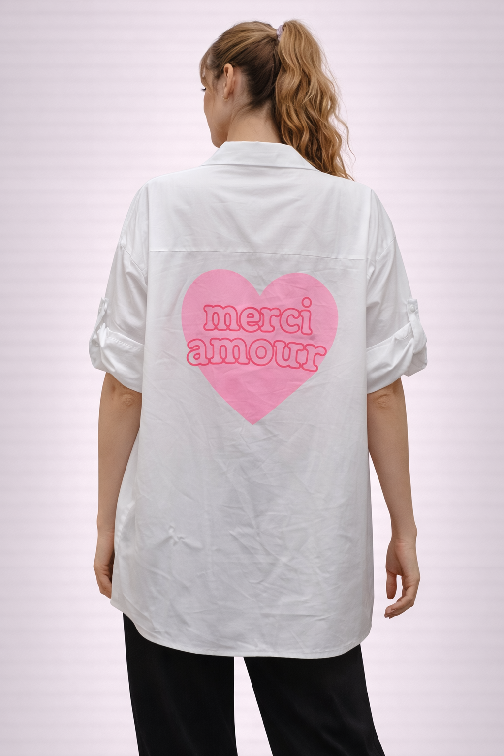 Witte blouse met roze hartprint achterkant
