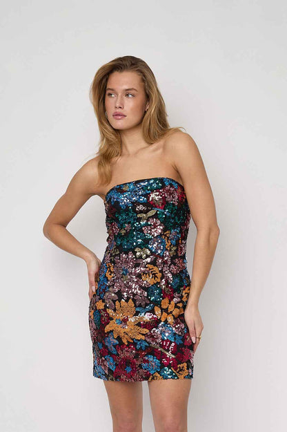 Strapless jurk voor een tropische avond