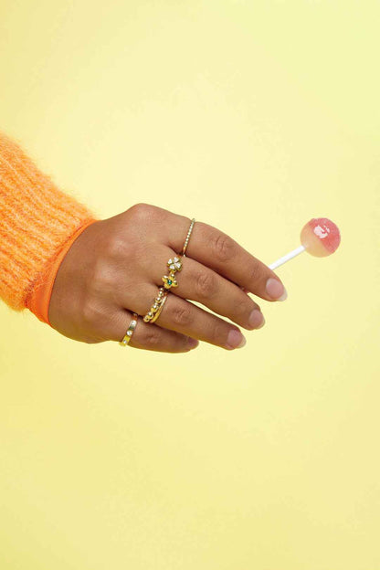 Minimalistische ring met strepen