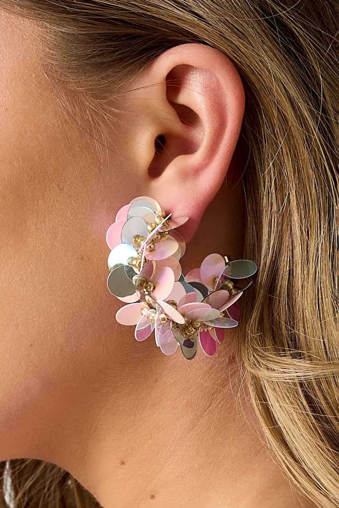 Hoop earrings made of sequins and beads