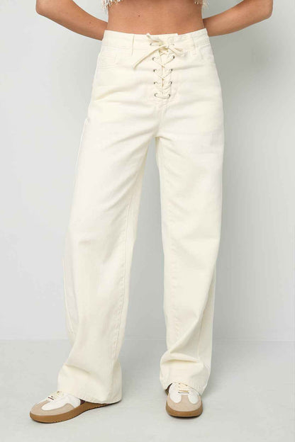 Jeans met vetersluiting