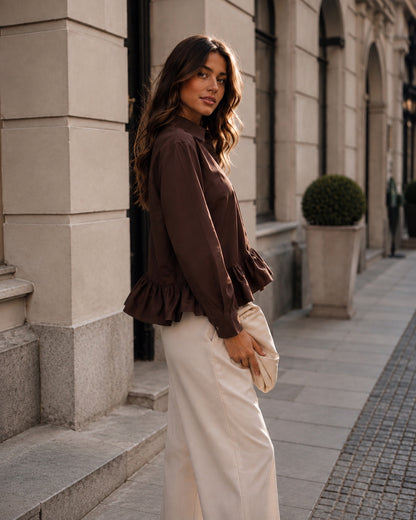 Blouse Elodie chocobruin zijaanzicht met ruches