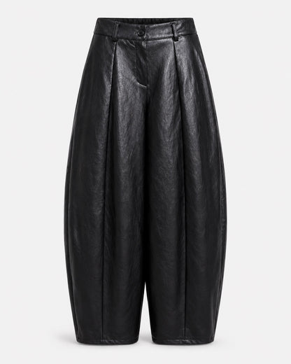 Zwarte balloon lederlook broek met plooien, steekzakken en elastische taille achter