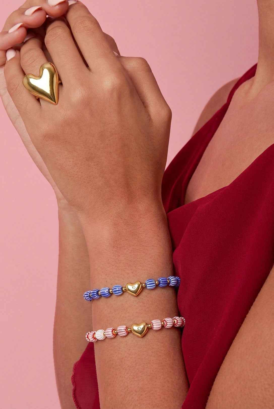 Beaded bracelet with heart-shaped centerpiece