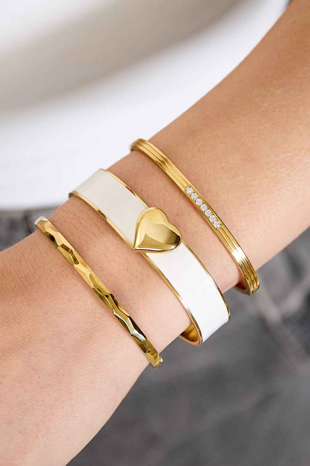 Bracelet in various colours with heart detail - 1.3 cm
