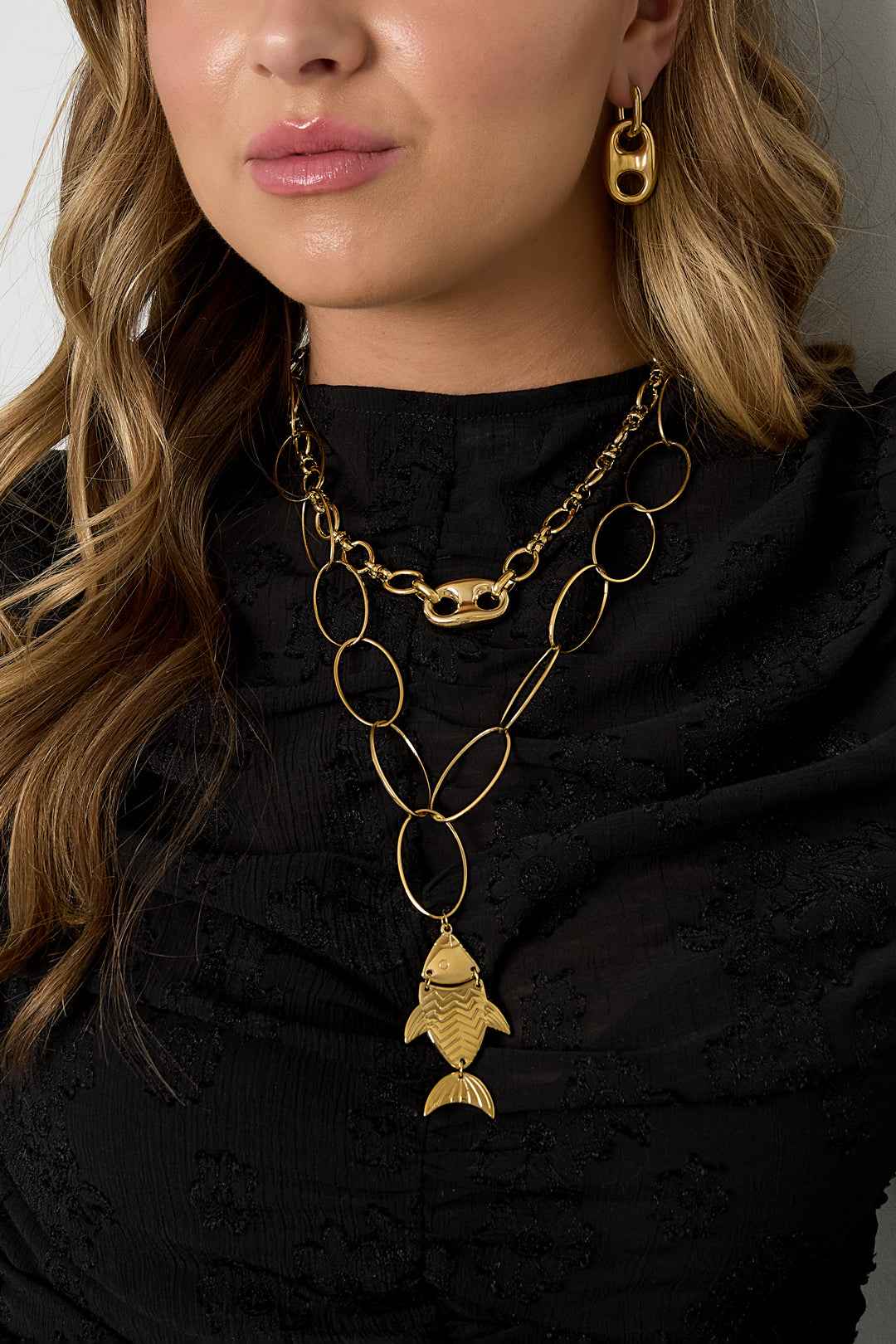 Necklace with button detail