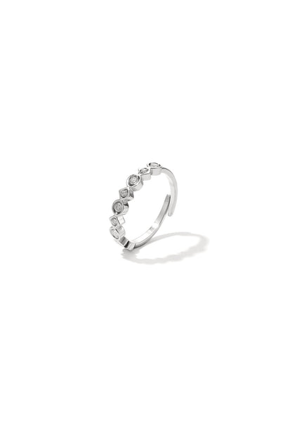 Ring met verschillende vormen en steentjes