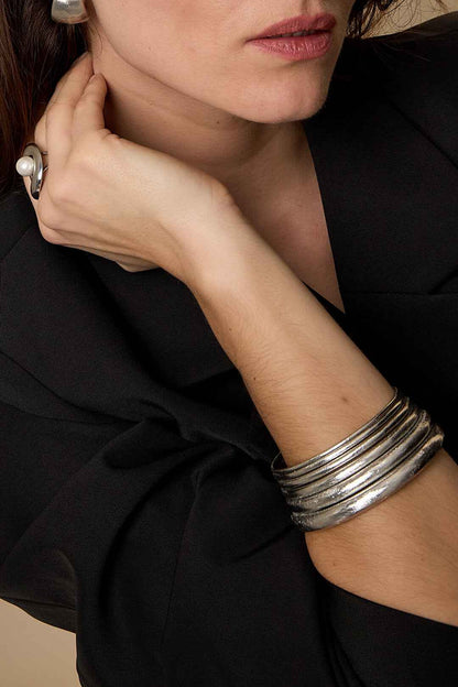 Bangle met brushed effect - 8 mm