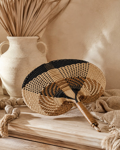 Rotan Hand Fan Aya naturel zwart detailfoto