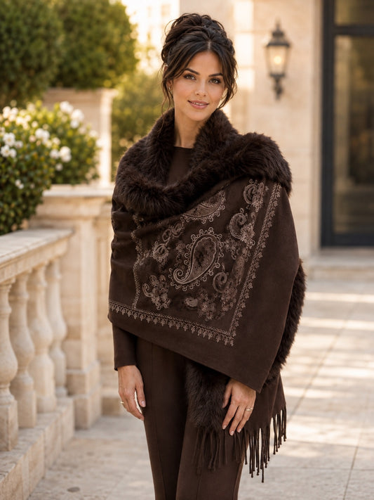Bruine dames sjaal poncho met paisleyprint, franjes en zachte bontrand