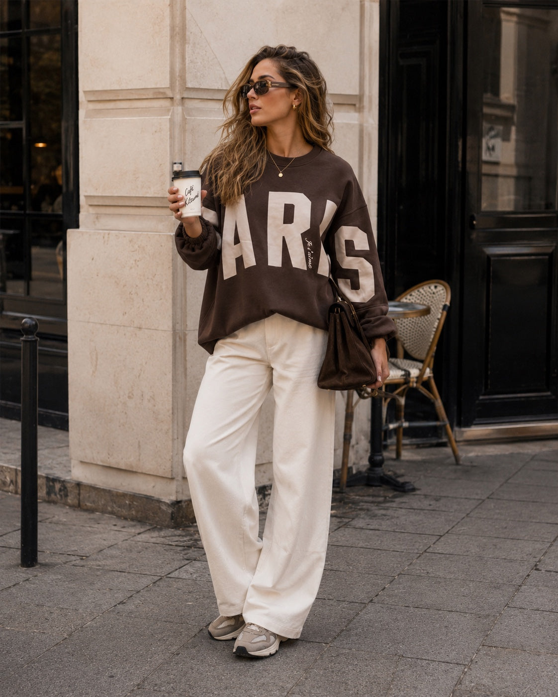Mooij Paris sweater chocobruin gedragen door model